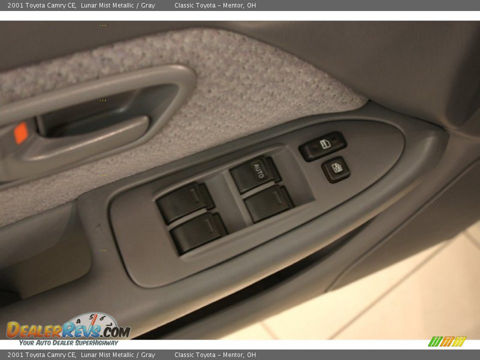 Controls of 2001 Toyota Camry CE Photo #6