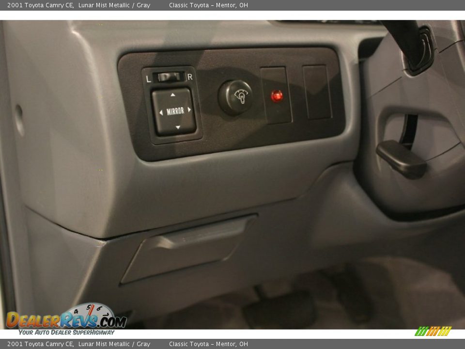 Controls of 2001 Toyota Camry CE Photo #7