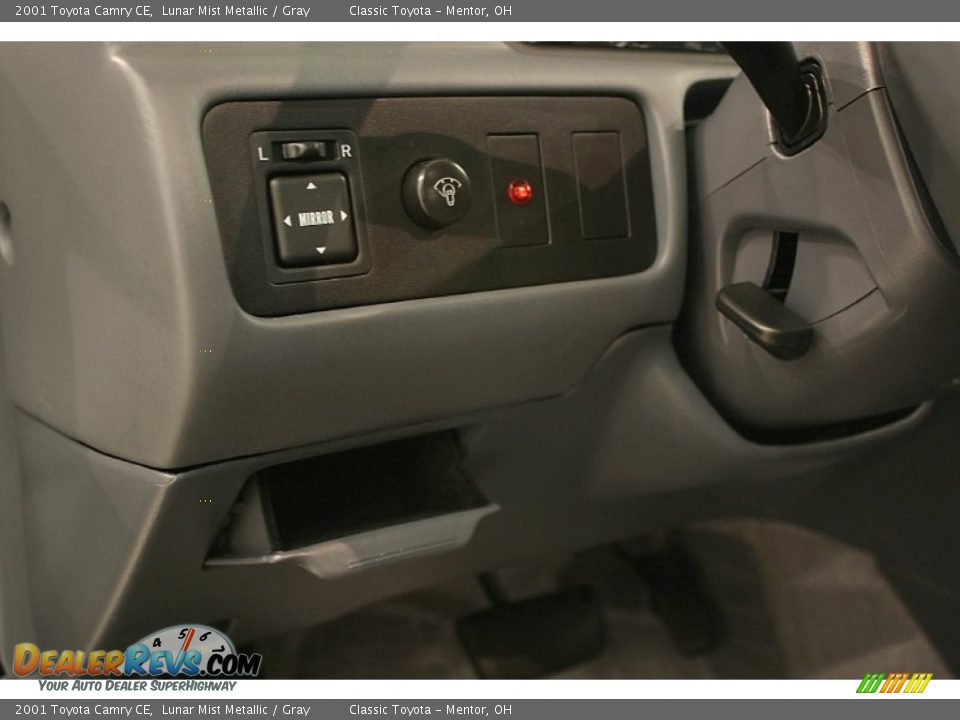 Controls of 2001 Toyota Camry CE Photo #8