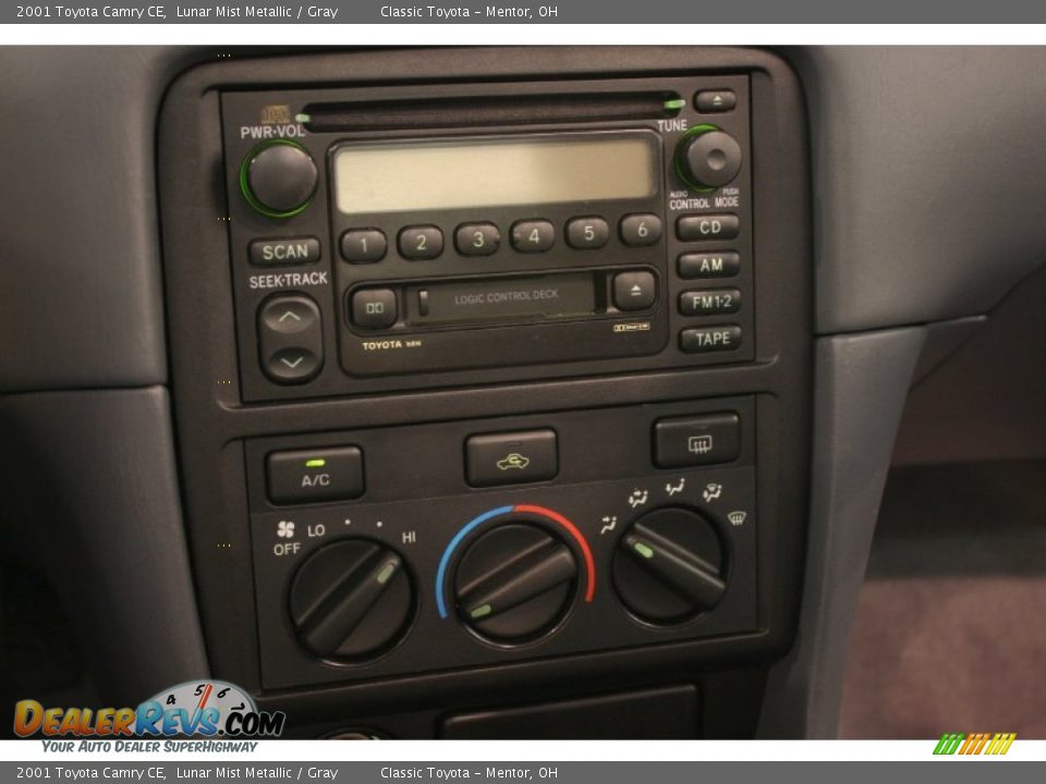 Controls of 2001 Toyota Camry CE Photo #14