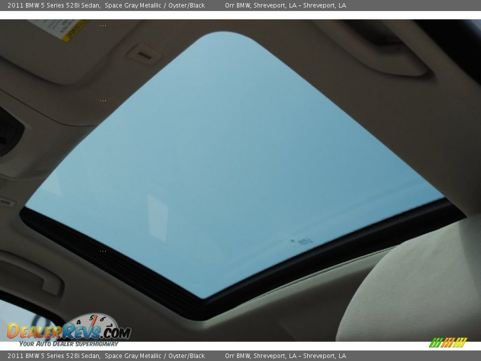 2011 BMW 5 Series 528i Sedan Space Gray Metallic / Oyster/Black Photo #9