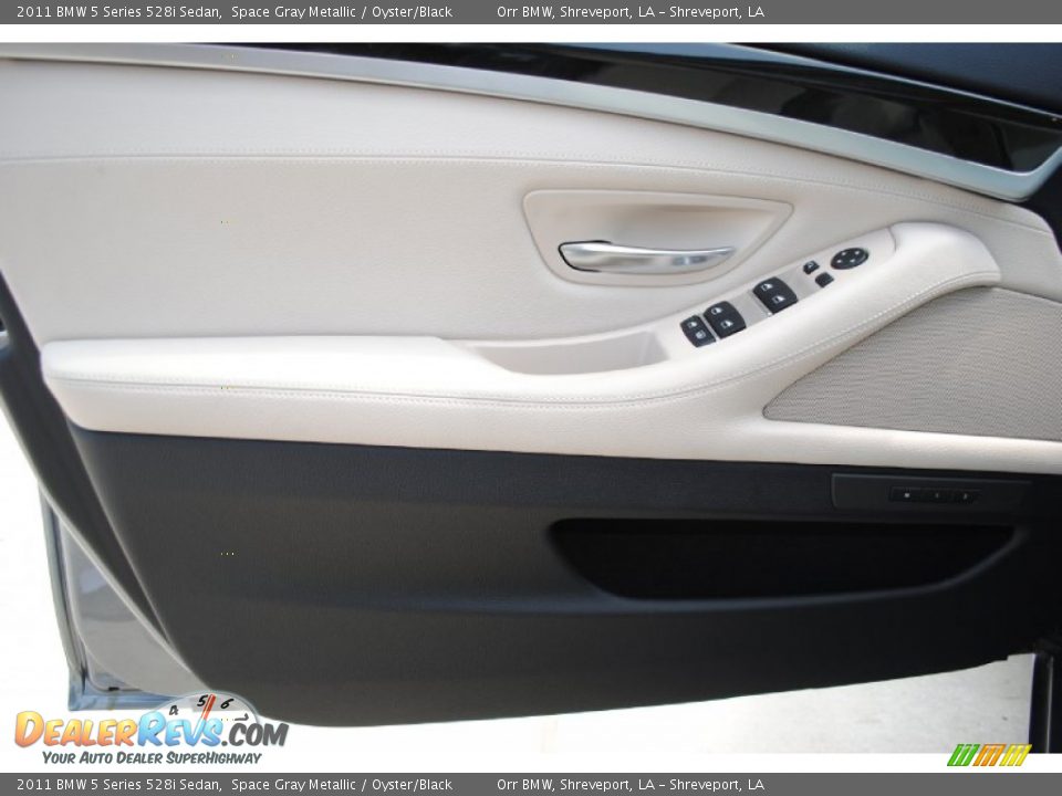 2011 BMW 5 Series 528i Sedan Space Gray Metallic / Oyster/Black Photo #10