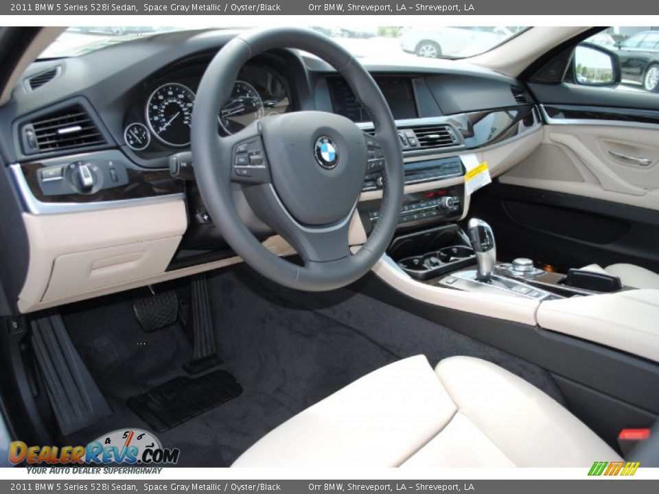 2011 BMW 5 Series 528i Sedan Space Gray Metallic / Oyster/Black Photo #13