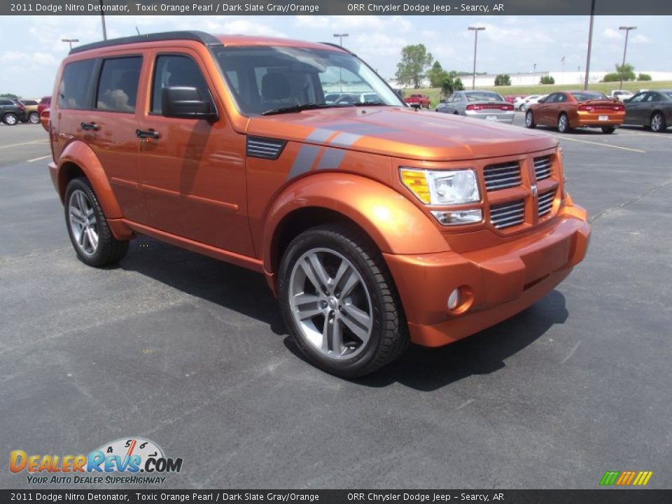 Front 3/4 View of 2011 Dodge Nitro Detonator Photo #3