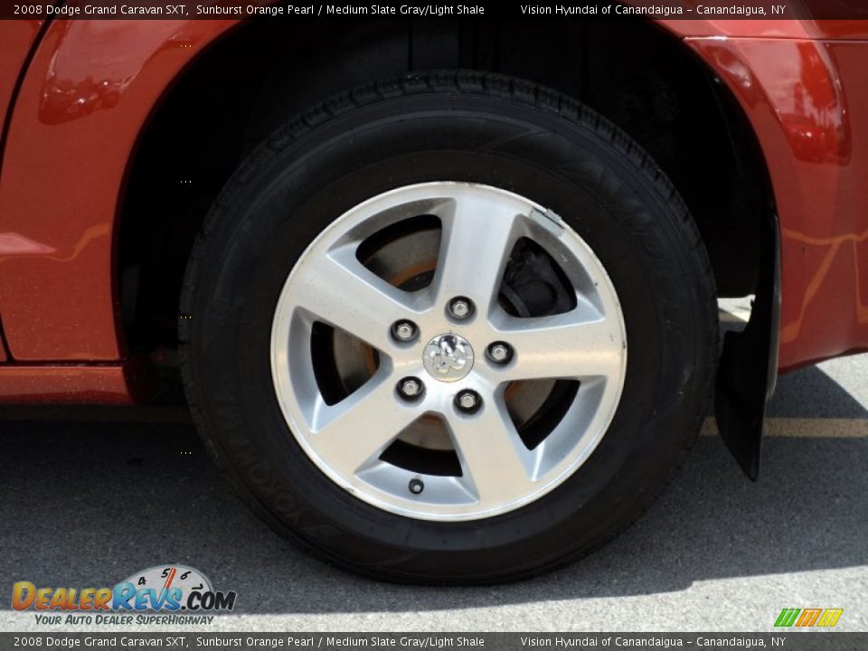 2008 Dodge Grand Caravan SXT Sunburst Orange Pearl / Medium Slate Gray/Light Shale Photo #19