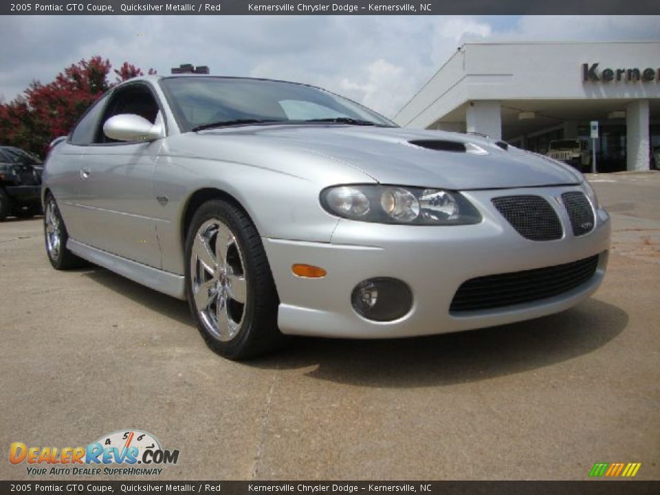 Front 3/4 View of 2005 Pontiac GTO Coupe Photo #1