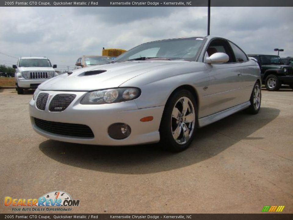Front 3/4 View of 2005 Pontiac GTO Coupe Photo #7