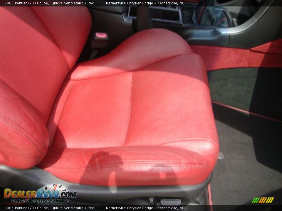 2005 Pontiac GTO Coupe Quicksilver Metallic / Red Photo #17