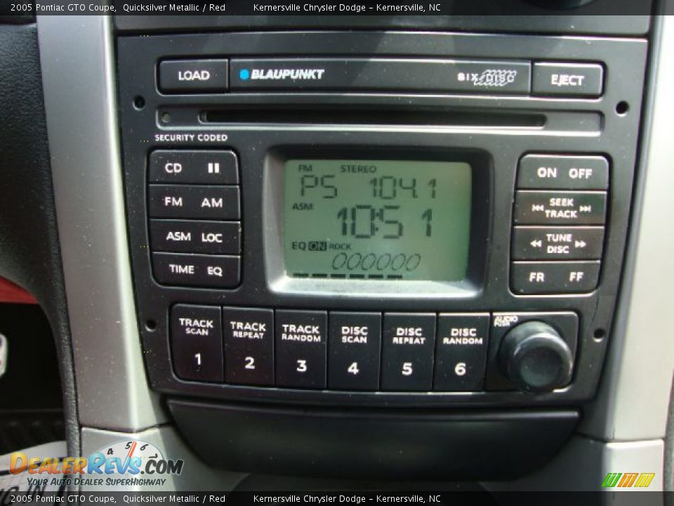 Controls of 2005 Pontiac GTO Coupe Photo #22