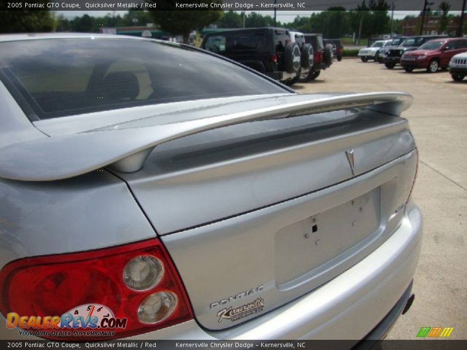2005 Pontiac GTO Coupe Quicksilver Metallic / Red Photo #32