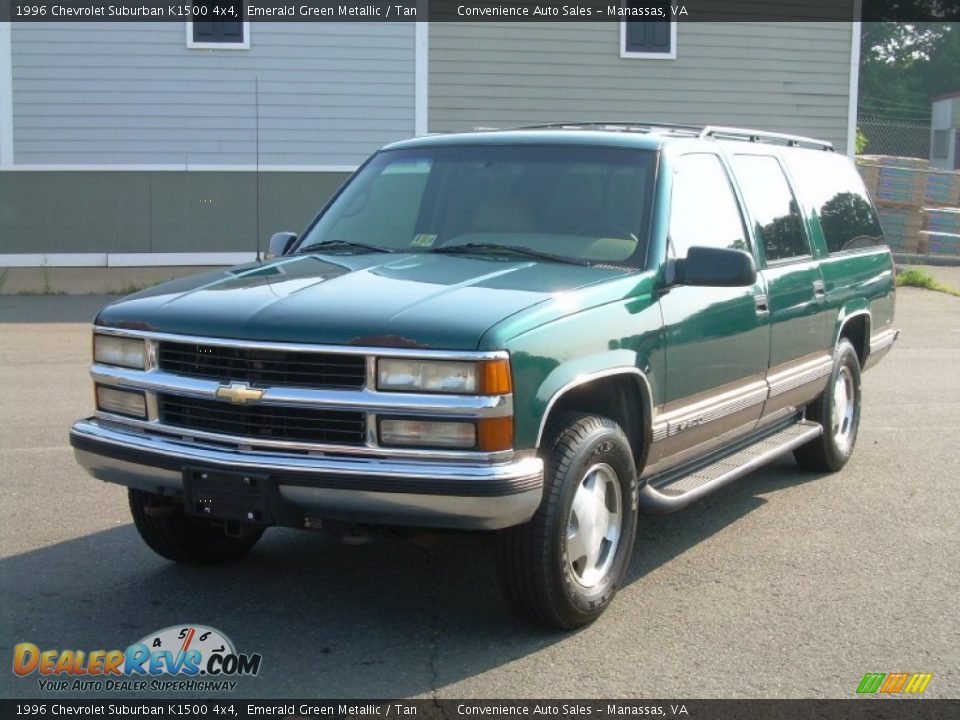 Front 3/4 View of 1996 Chevrolet Suburban K1500 4x4 Photo #4