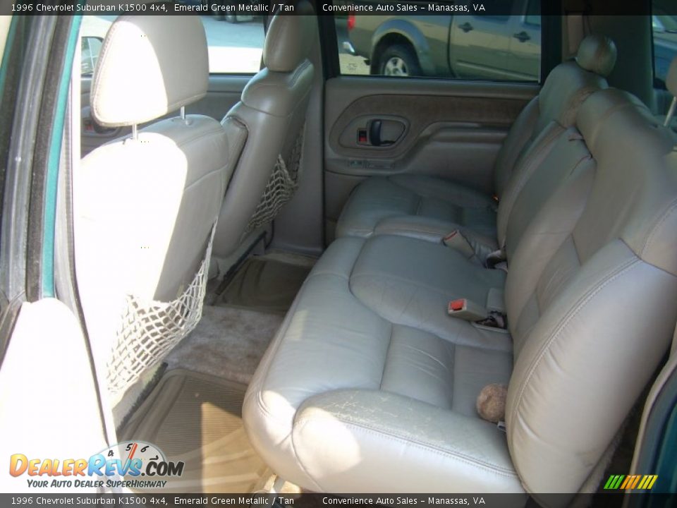 Tan Interior - 1996 Chevrolet Suburban K1500 4x4 Photo #13