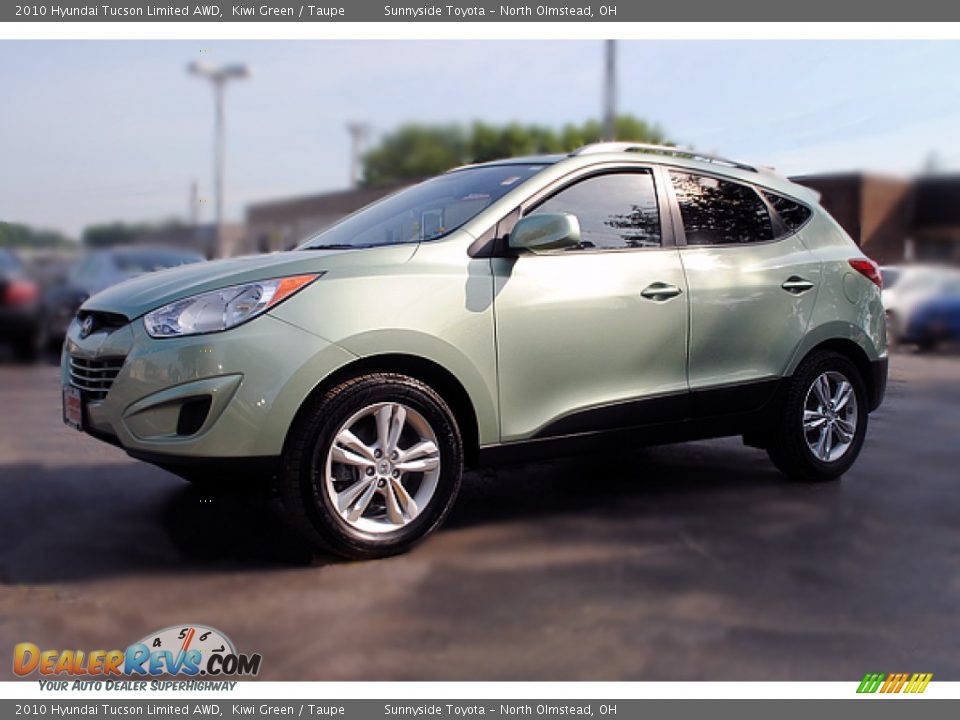 Front 3/4 View of 2010 Hyundai Tucson Limited AWD Photo #7