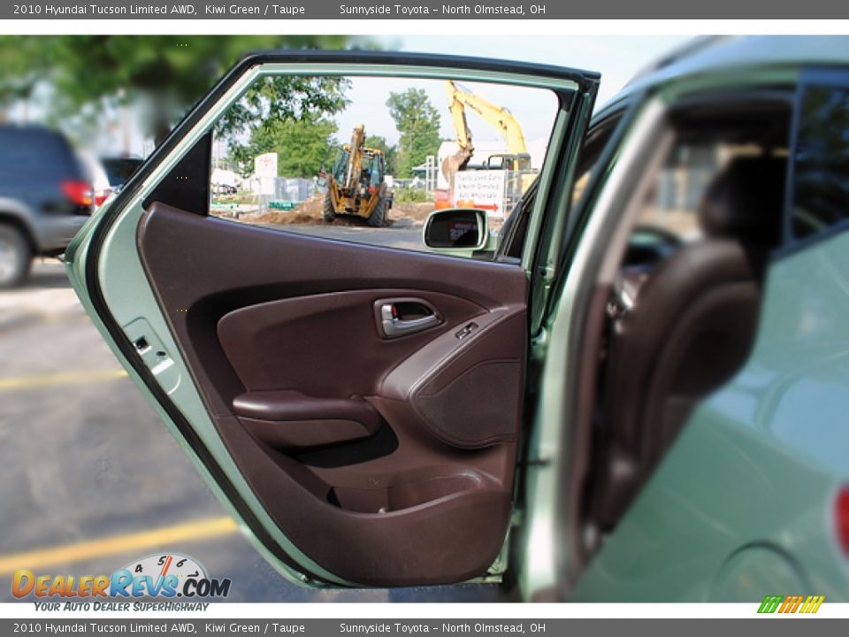 2010 Hyundai Tucson Limited AWD Kiwi Green / Taupe Photo #16