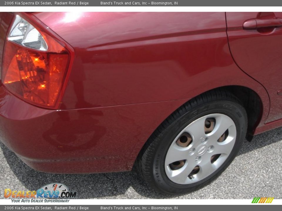 2006 Kia Spectra EX Sedan Radiant Red / Beige Photo #4