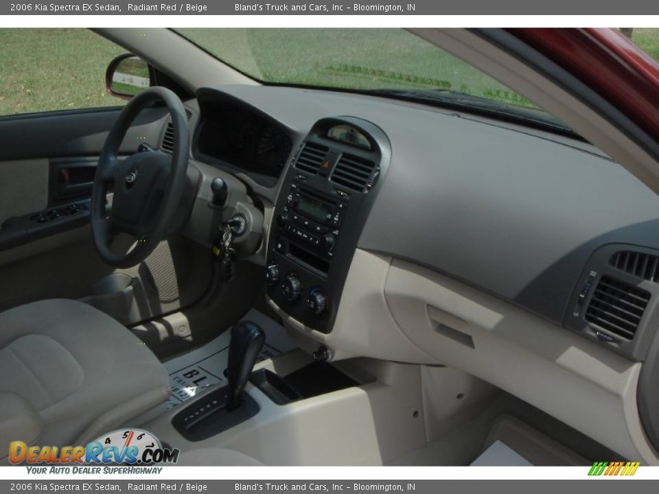 2006 Kia Spectra EX Sedan Radiant Red / Beige Photo #15