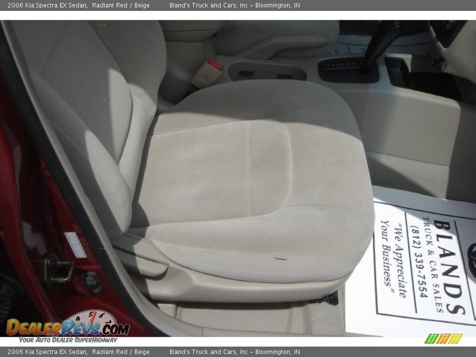 2006 Kia Spectra EX Sedan Radiant Red / Beige Photo #16