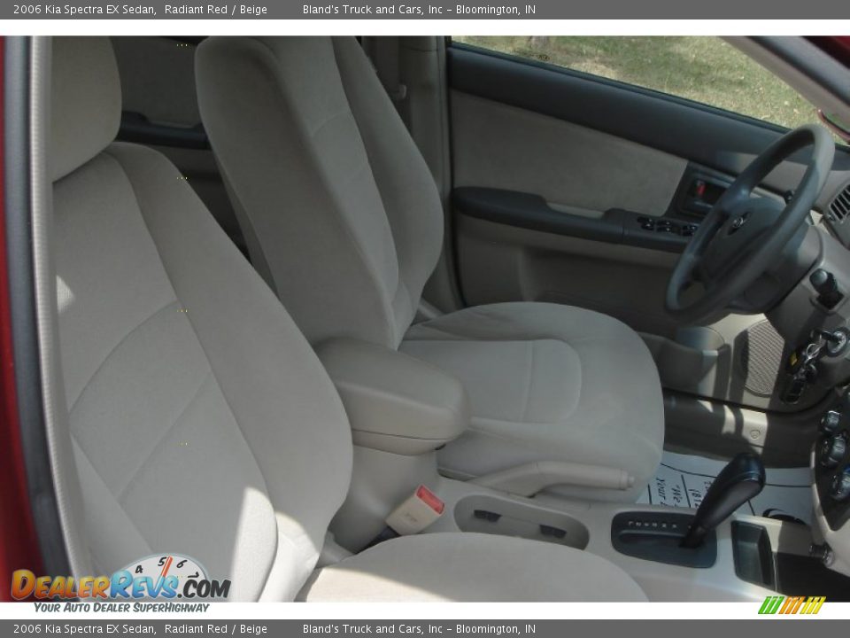 2006 Kia Spectra EX Sedan Radiant Red / Beige Photo #17