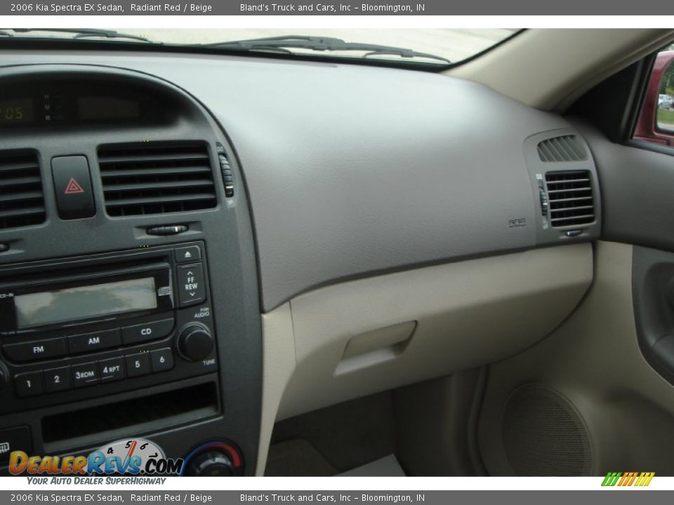 2006 Kia Spectra EX Sedan Radiant Red / Beige Photo #31