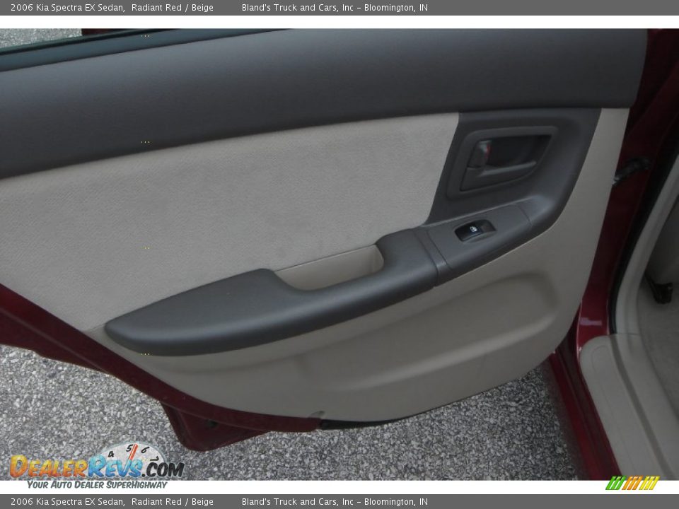 2006 Kia Spectra EX Sedan Radiant Red / Beige Photo #32