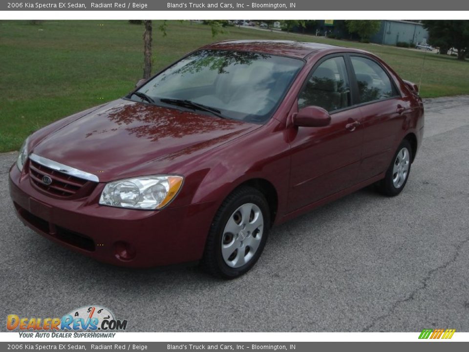2006 Kia Spectra EX Sedan Radiant Red / Beige Photo #36