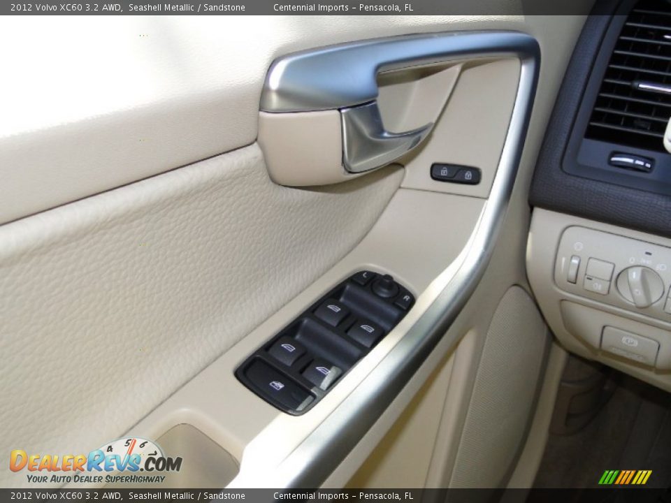 Controls of 2012 Volvo XC60 3.2 AWD Photo #13