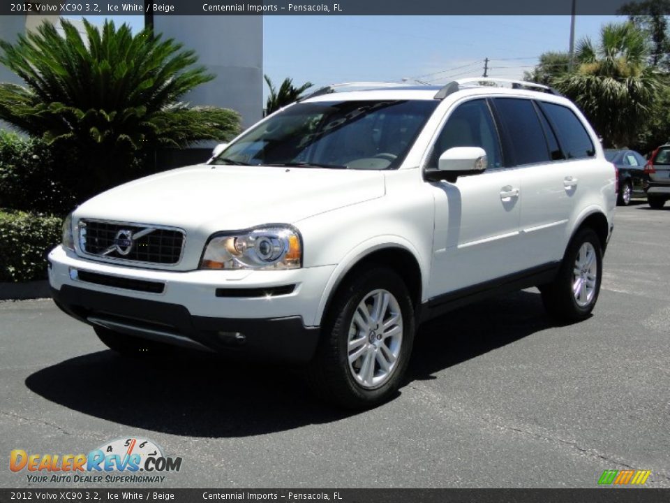 Front 3/4 View of 2012 Volvo XC90 3.2 Photo #1