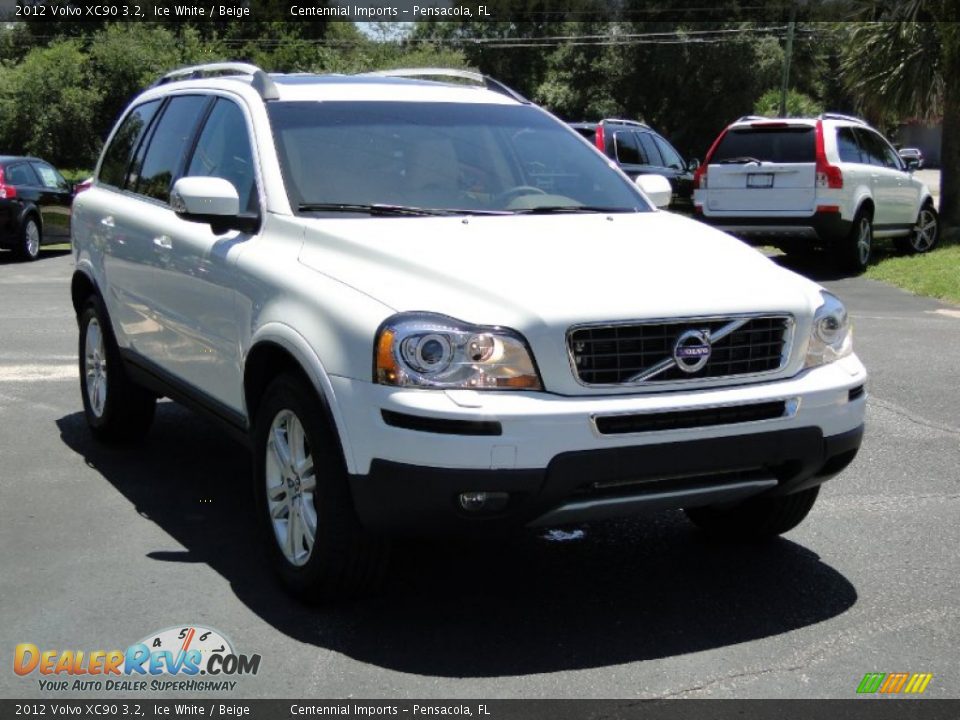 Front 3/4 View of 2012 Volvo XC90 3.2 Photo #3