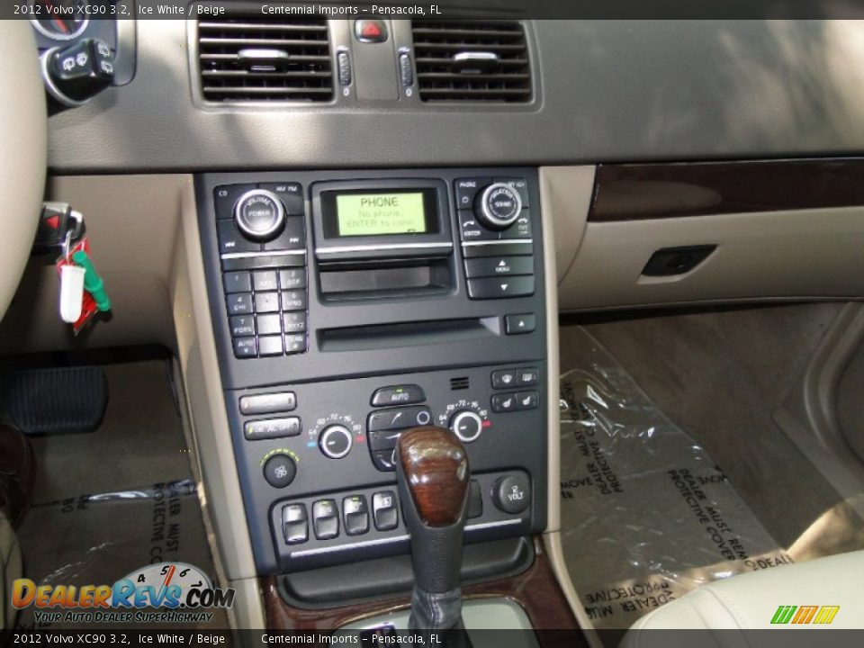 Controls of 2012 Volvo XC90 3.2 Photo #8