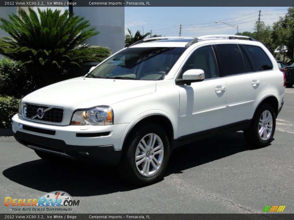 Front 3/4 View of 2012 Volvo XC90 3.2 Photo #11