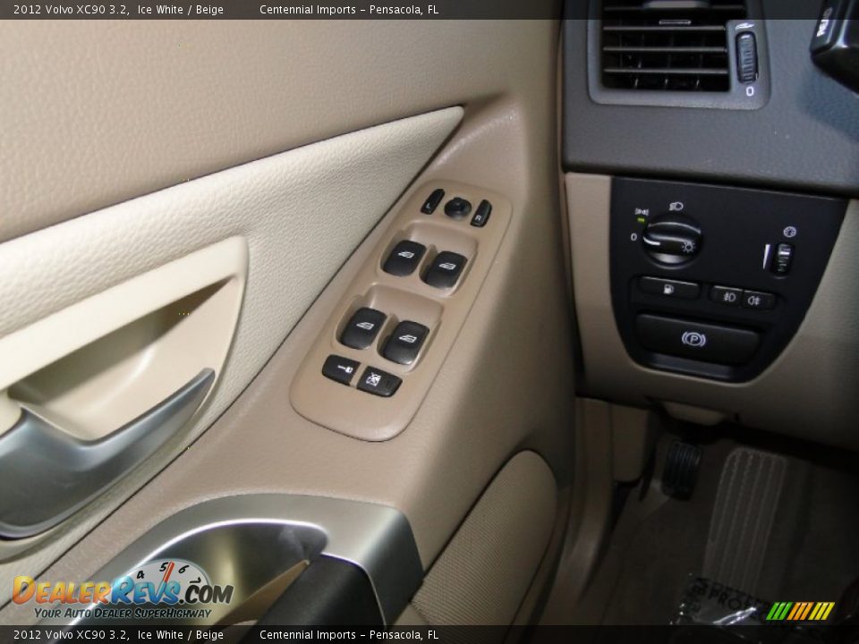 Controls of 2012 Volvo XC90 3.2 Photo #17
