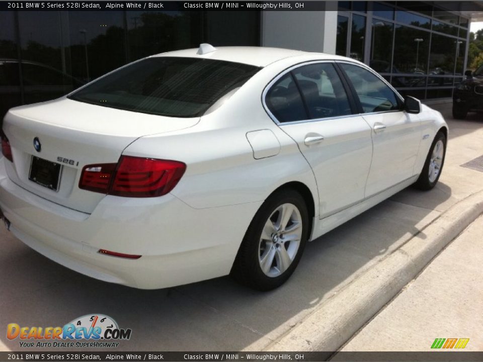 2011 BMW 5 Series 528i Sedan Alpine White / Black Photo #3