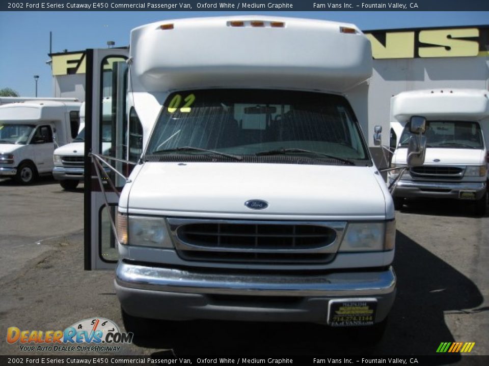 2002 Ford E Series Cutaway E450 Commercial Passenger Van Oxford White / Medium Graphite Photo #2