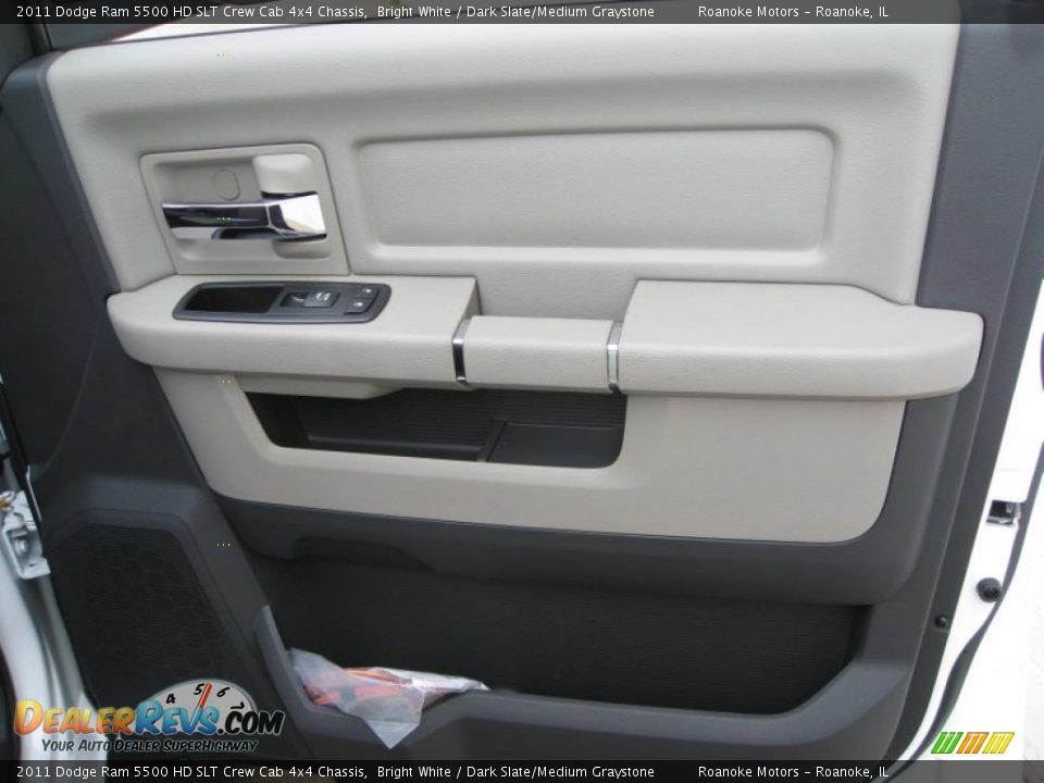 Door Panel of 2011 Dodge Ram 5500 HD SLT Crew Cab 4x4 Chassis Photo #11