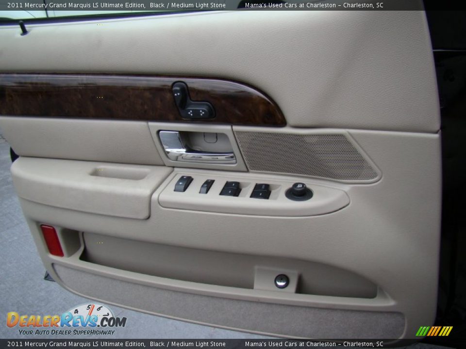 Door Panel of 2011 Mercury Grand Marquis LS Ultimate Edition Photo #17