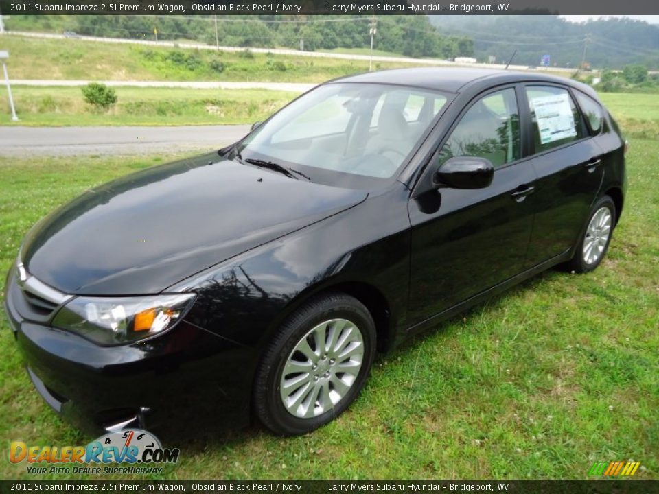 Front 3/4 View of 2011 Subaru Impreza 2.5i Premium Wagon Photo #7