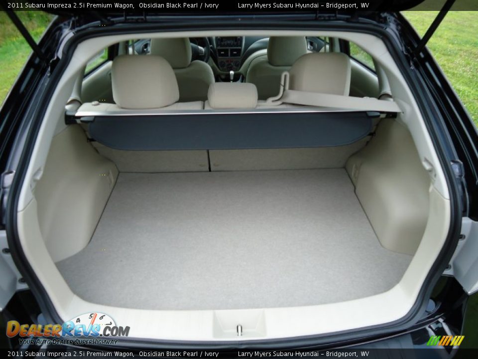 2011 Subaru Impreza 2.5i Premium Wagon Trunk Photo #10