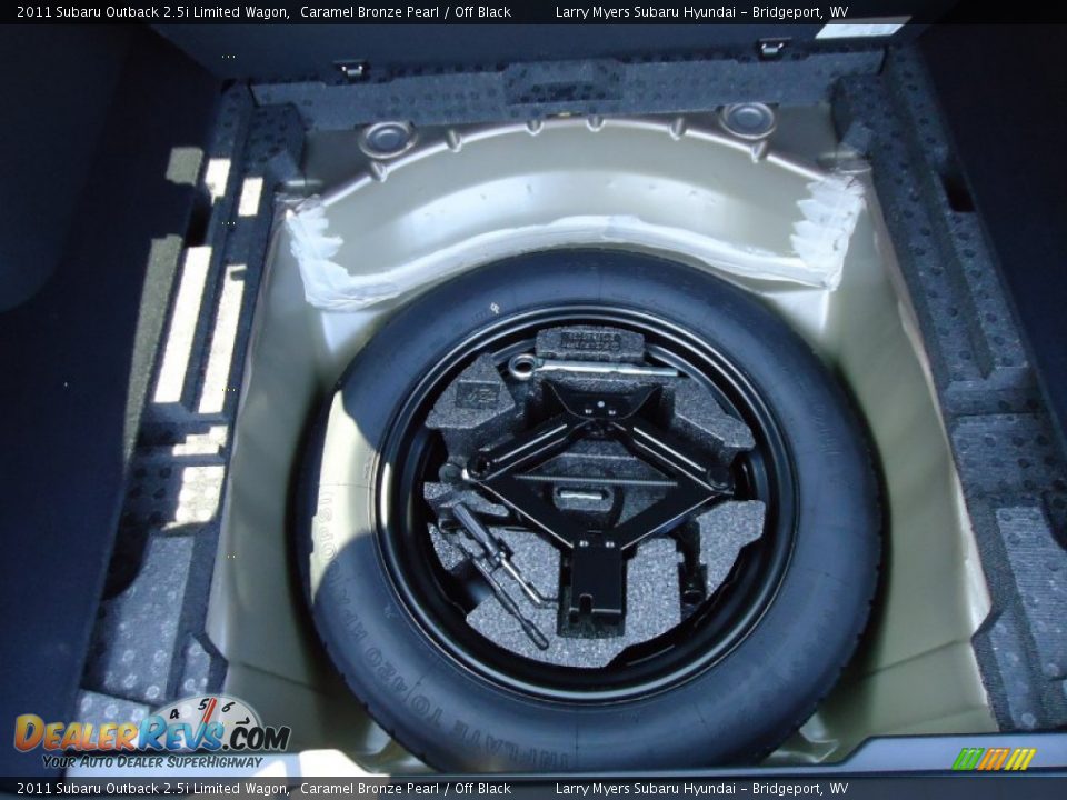 2011 Subaru Outback 2.5i Limited Wagon Trunk Photo #13