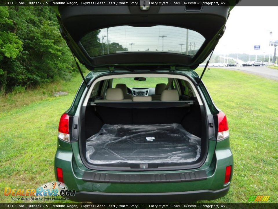 2011 Subaru Outback 2.5i Premium Wagon Trunk Photo #10