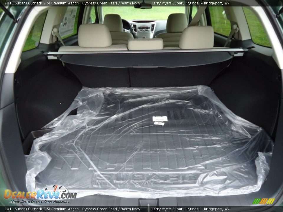 2011 Subaru Outback 2.5i Premium Wagon Trunk Photo #11