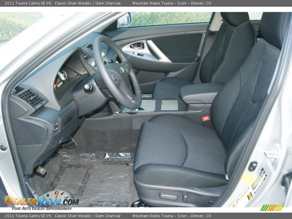 2011 Toyota Camry SE V6 Classic Silver Metallic / Dark Charcoal Photo #4
