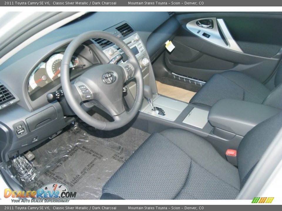 2011 Toyota Camry SE V6 Classic Silver Metallic / Dark Charcoal Photo #5