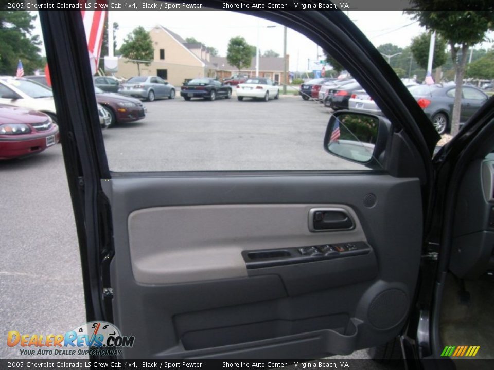 2005 Chevrolet Colorado LS Crew Cab 4x4 Black / Sport Pewter Photo #16