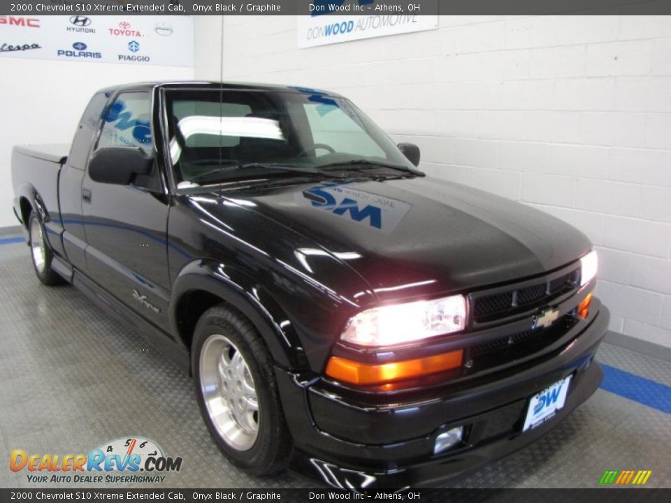 2000 Chevrolet S10 Xtreme Extended Cab Onyx Black / Graphite Photo #1