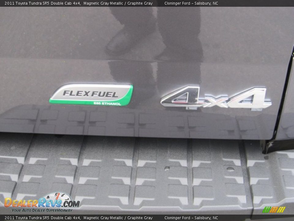 2011 Toyota Tundra SR5 Double Cab 4x4 Magnetic Gray Metallic / Graphite Gray Photo #24