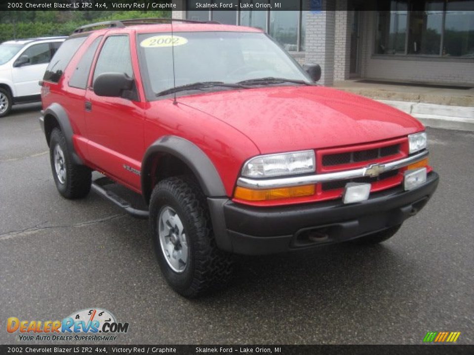 Front 3/4 View of 2002 Chevrolet Blazer LS ZR2 4x4 Photo #1