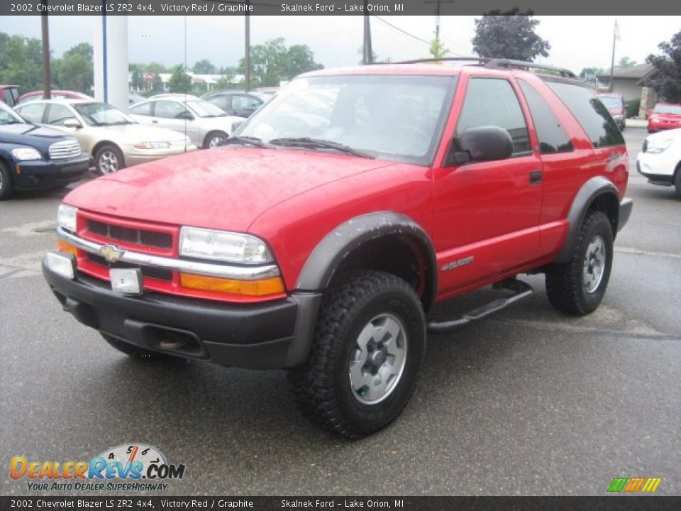 Front 3/4 View of 2002 Chevrolet Blazer LS ZR2 4x4 Photo #10