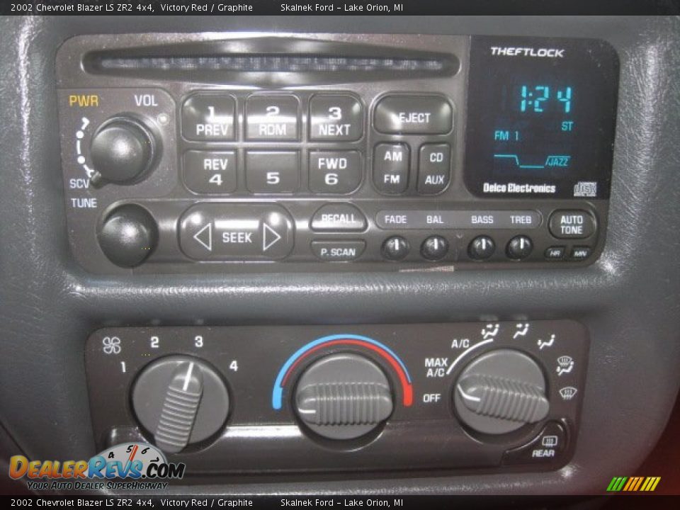 Controls of 2002 Chevrolet Blazer LS ZR2 4x4 Photo #27