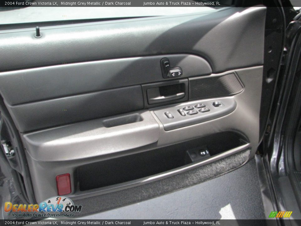 Door Panel of 2004 Ford Crown Victoria LX Photo #15