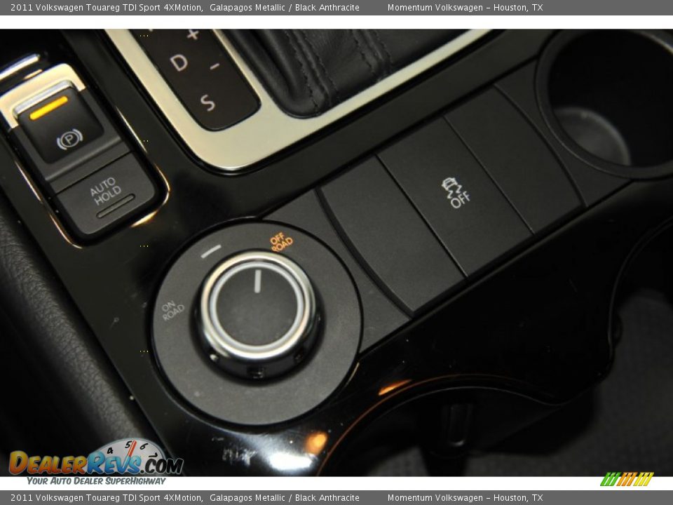 Controls of 2011 Volkswagen Touareg TDI Sport 4XMotion Photo #22